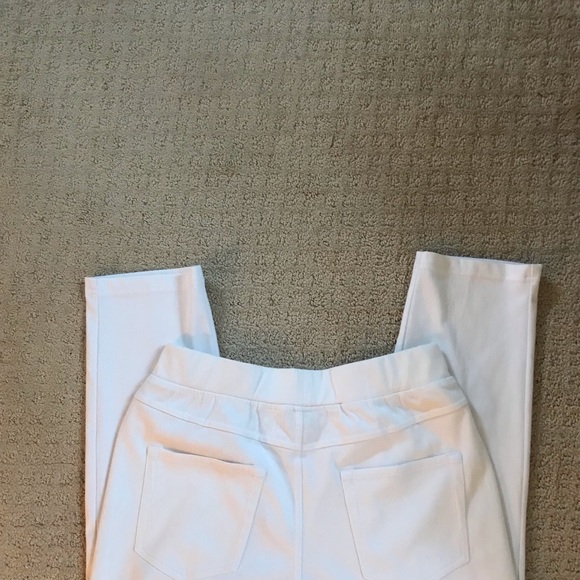 Stretch jeans with elastic waist. Two pocket back - Picture 6 of 6